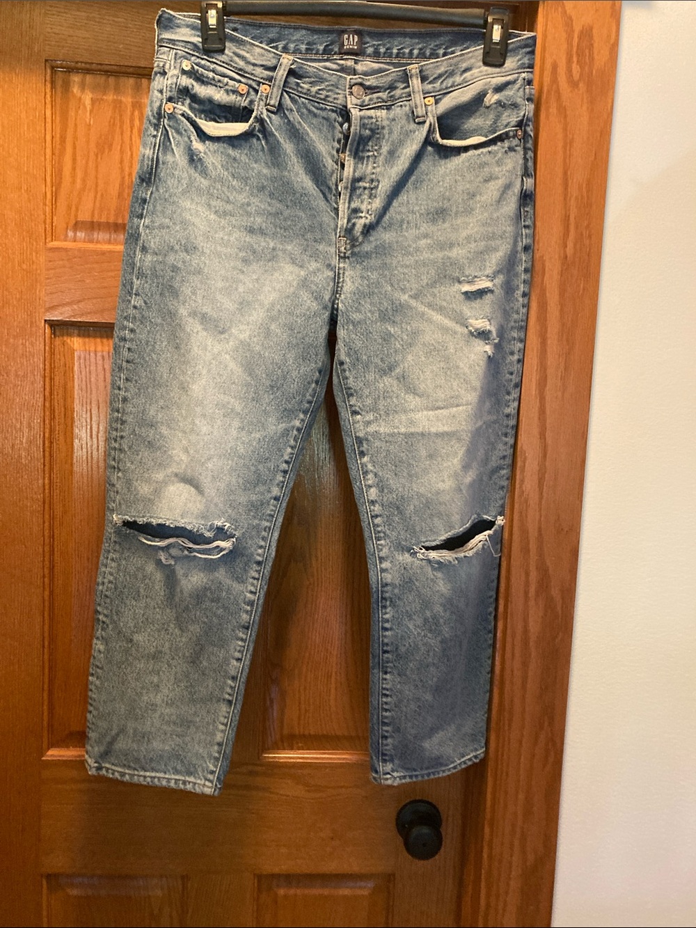 GAP Women’s Light Blue Relaxed Ripped Jeans